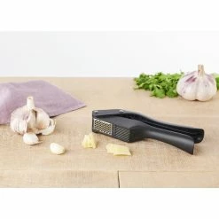 Le moins cher 🧨 Presse et Tranche Ail Noir Mastrad 🛒 9 Le moins cher 🧨 Presse et Tranche Ail Noir Mastrad 🛒 -Déglon Shop presse et tranche ail noir mastrad 3