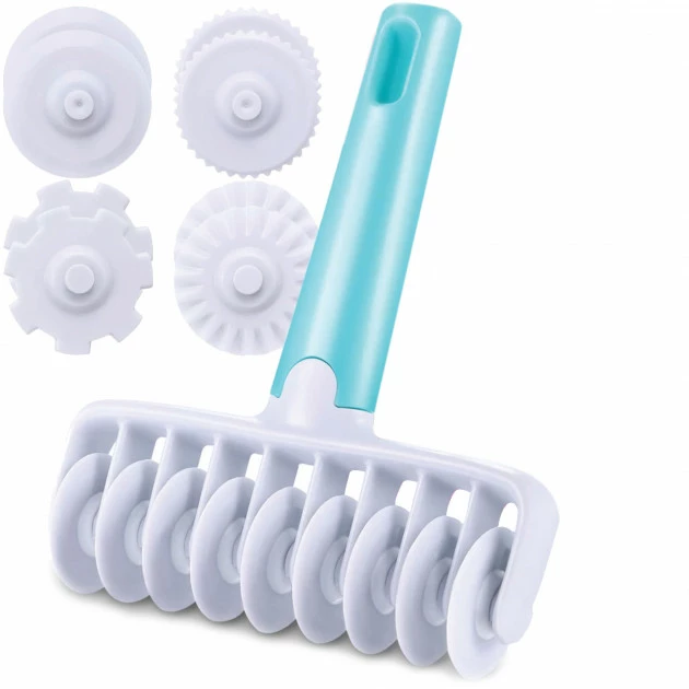 Roulette à Pâtes Plastique 9 Lames Les Pâtes de Léonard Meilleure vente ???? Roulette à Pâtes Plastique 9 Lames Les Pâtes de Léonard ⌛ -Déglon Shop roulette plastique 9 lames pates les pates de leonard